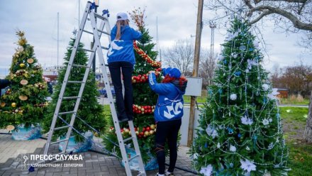 В Евпатории готовятся к празднованию Нового года: преображается Фестивальная площадь