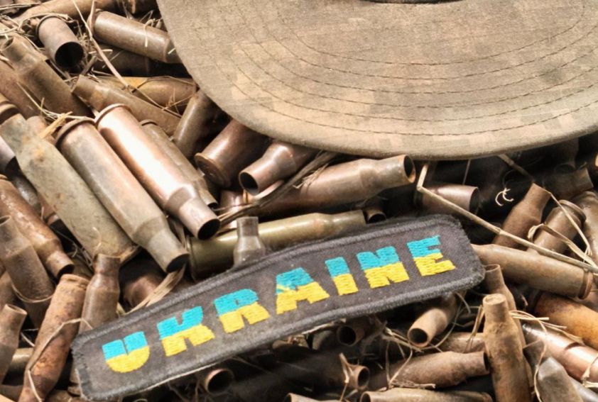 Военные ВСУ покидают Красноармейск, маскируясь под мирных жителей