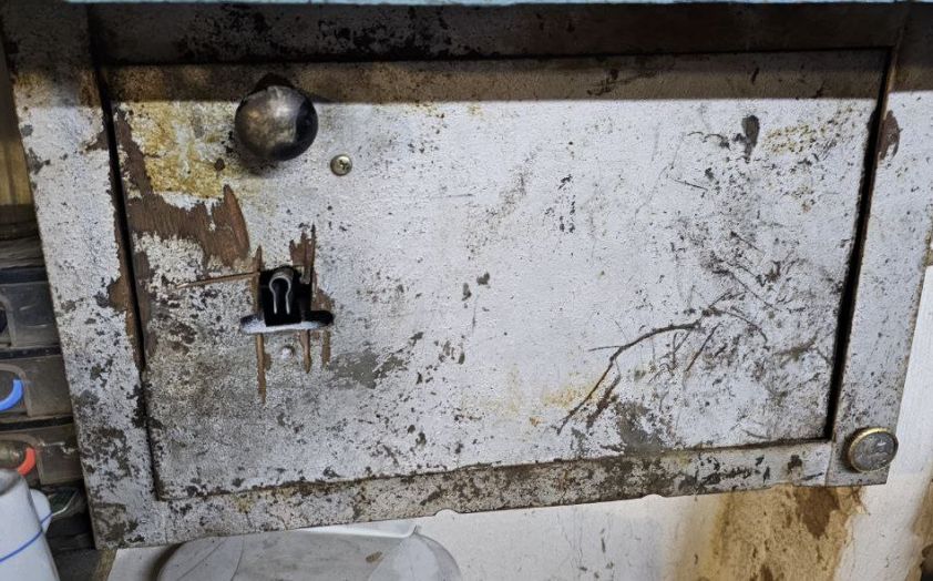 В Докучаевске под стражу за кражу из сейфа