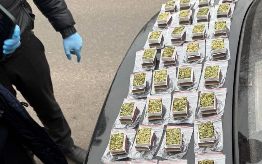 В Торези задержан мужчина с крупной партией наркотиков