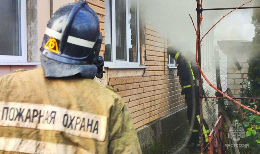 Пожар в Донецке: Короткое замыкание привело к уничтожению дома, неоднократно подвергавшегося обстрелам