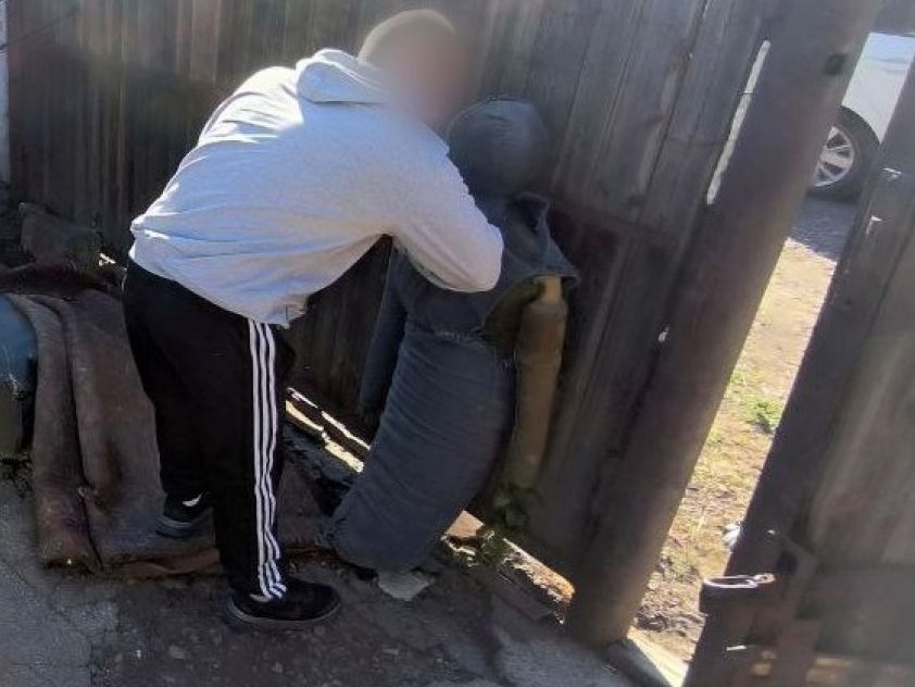 В Донецкой области задержали группу, ограбившую пожилую женщину