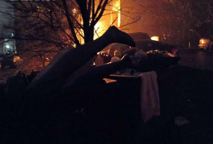 Неожиданный сюрприз в Калининском районе: Манекены из мусорных баков вызвали панику