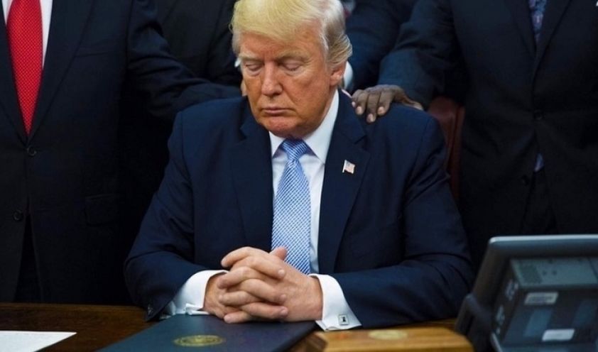 Трамп использует корейский сценарий для Донбасса, чтобы не потерять власть