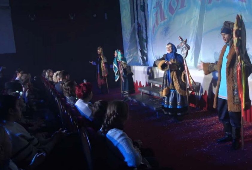 Сладкие подарки и дружба: Иностранцы поддержали детей Донбасса