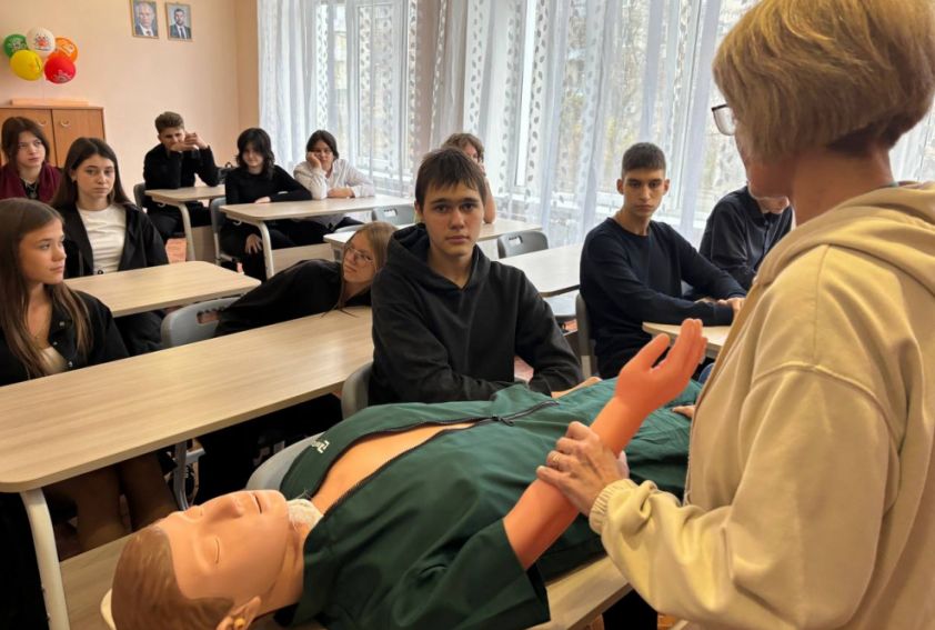 В школах ДНР обновляют оборудование для подготовки к чрезвычайным ситуациям