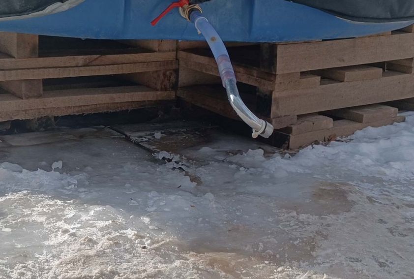 Водокризис в ДНР: Бочки не спасли от замерзания, цены на воду растут