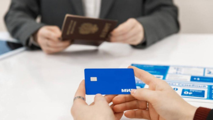 ВТБ: Каждый шестой житель Крыма получает зарплату на карту банка