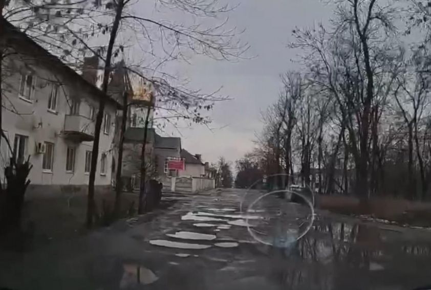 Разрушенная дорога в Пролетарском: жители Макеевки просят о помощи