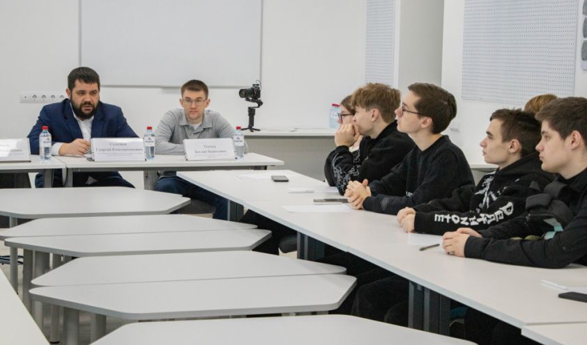 Партия «Новые люди» обсудила возможности развития молодежного предпринимательства в ДНР