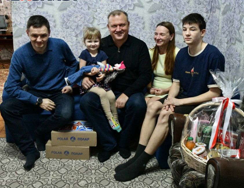 В Донецке отметили День защитника Отечества у семьи ветерана СВО