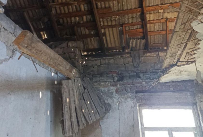 Угроза обрушения: В Макеевке дом разваливается из-за игнорирования проблем