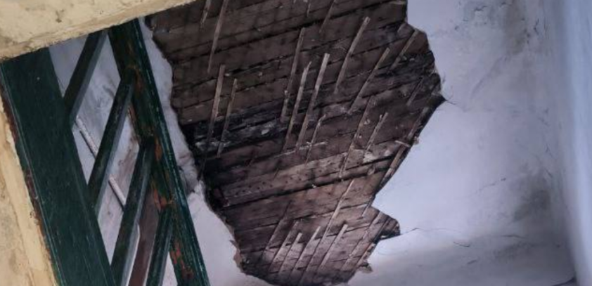 В Донецке обрушилась крыша двухэтажного дома: масштабные разрушения и угроза для жильцов