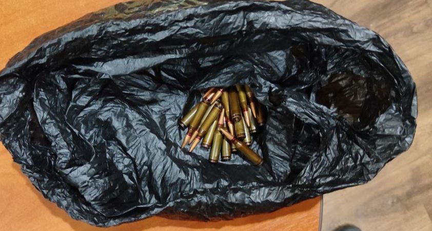 В Донецке задержали двух гражданских с незаконными боеприпасами и предметом, похожим на нож